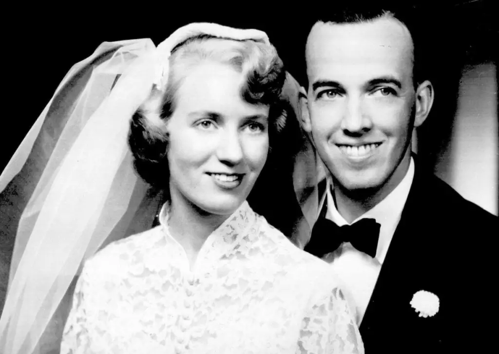 wedding photo, black and white of Sharman and Anne-Marie Hummel